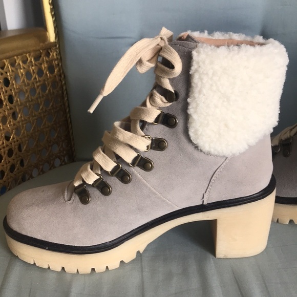 NWOT VICI light gray faux suede cream sherpa lug sole lace up ankle booties Sz 6 - Picture 11 of 13